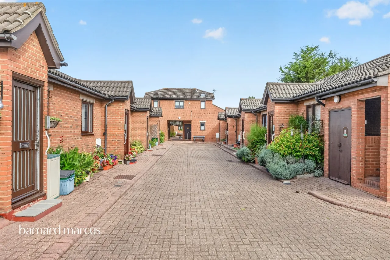 Bletchingley Close, Thornton Heath, CR7, photo 16