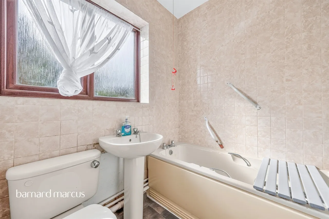 Bletchingley Close, Thornton Heath, CR7, photo 13