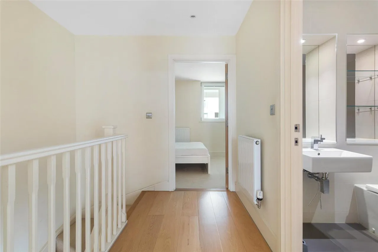 2 bed flat for sale — Lett Road, London, SW9