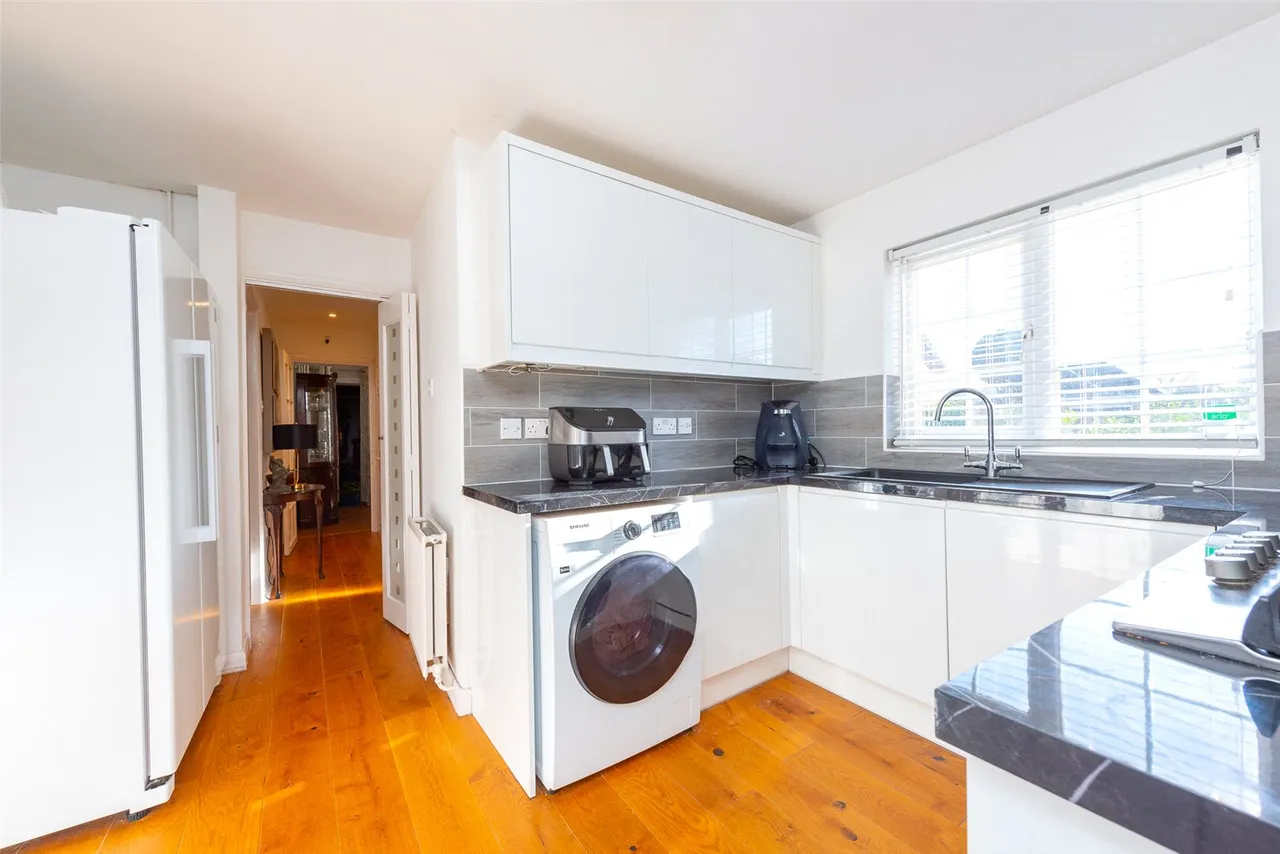Fleet Road, Farnborough, Hampshire, GU14 9RG, photo 10