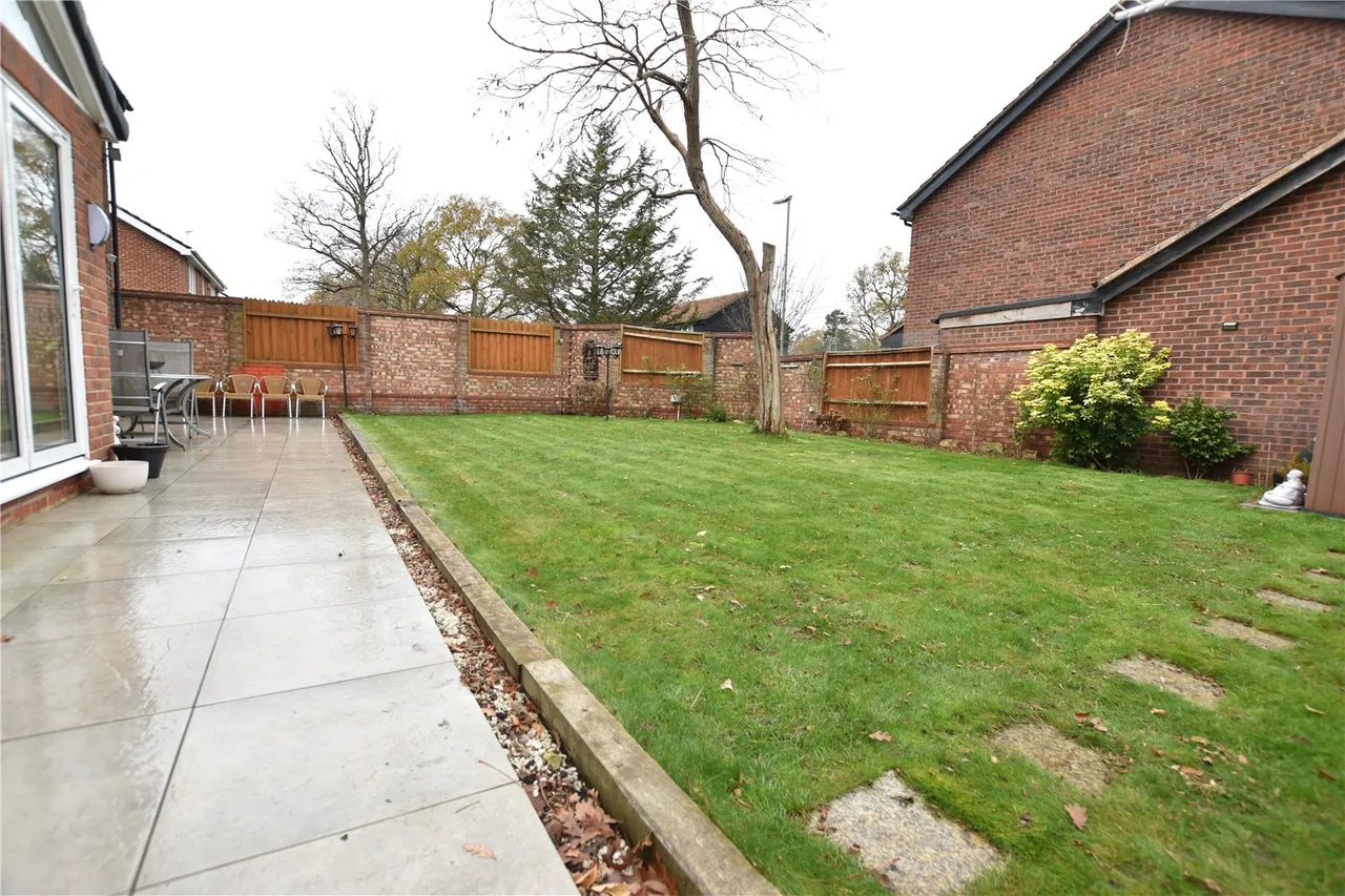 Fleet Road, Farnborough, Hampshire, GU14 9RG, photo 3