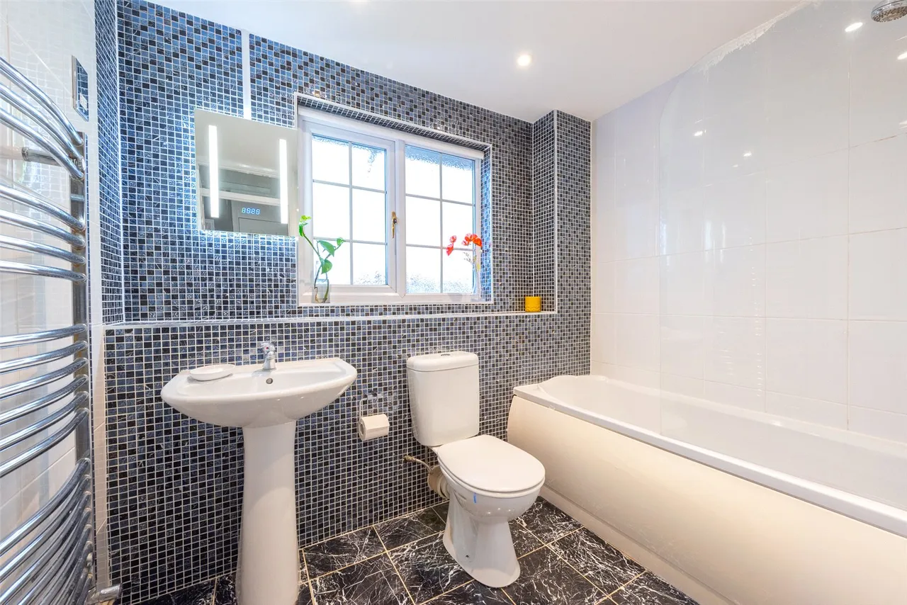 Fleet Road, Farnborough, Hampshire, GU14 9RG, photo 11