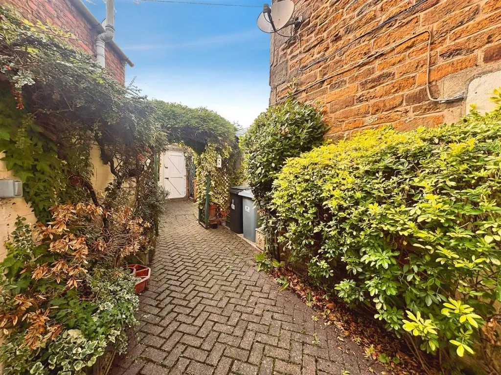 High Street West, Uppingham, photo 18