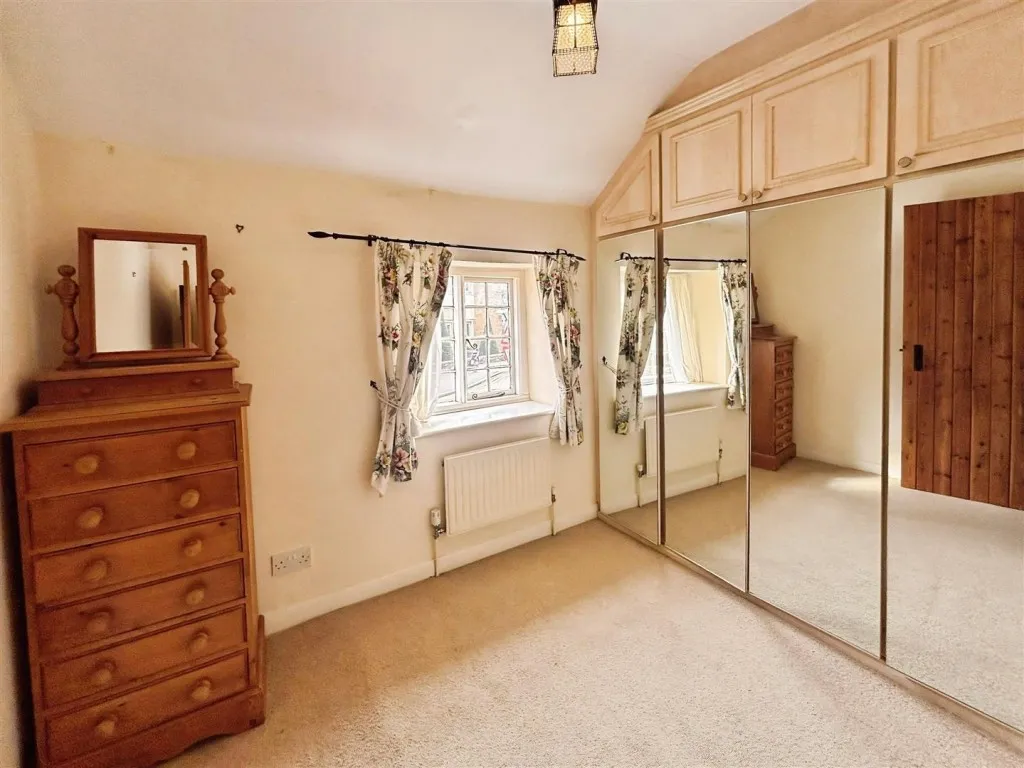 High Street West, Uppingham, photo 11