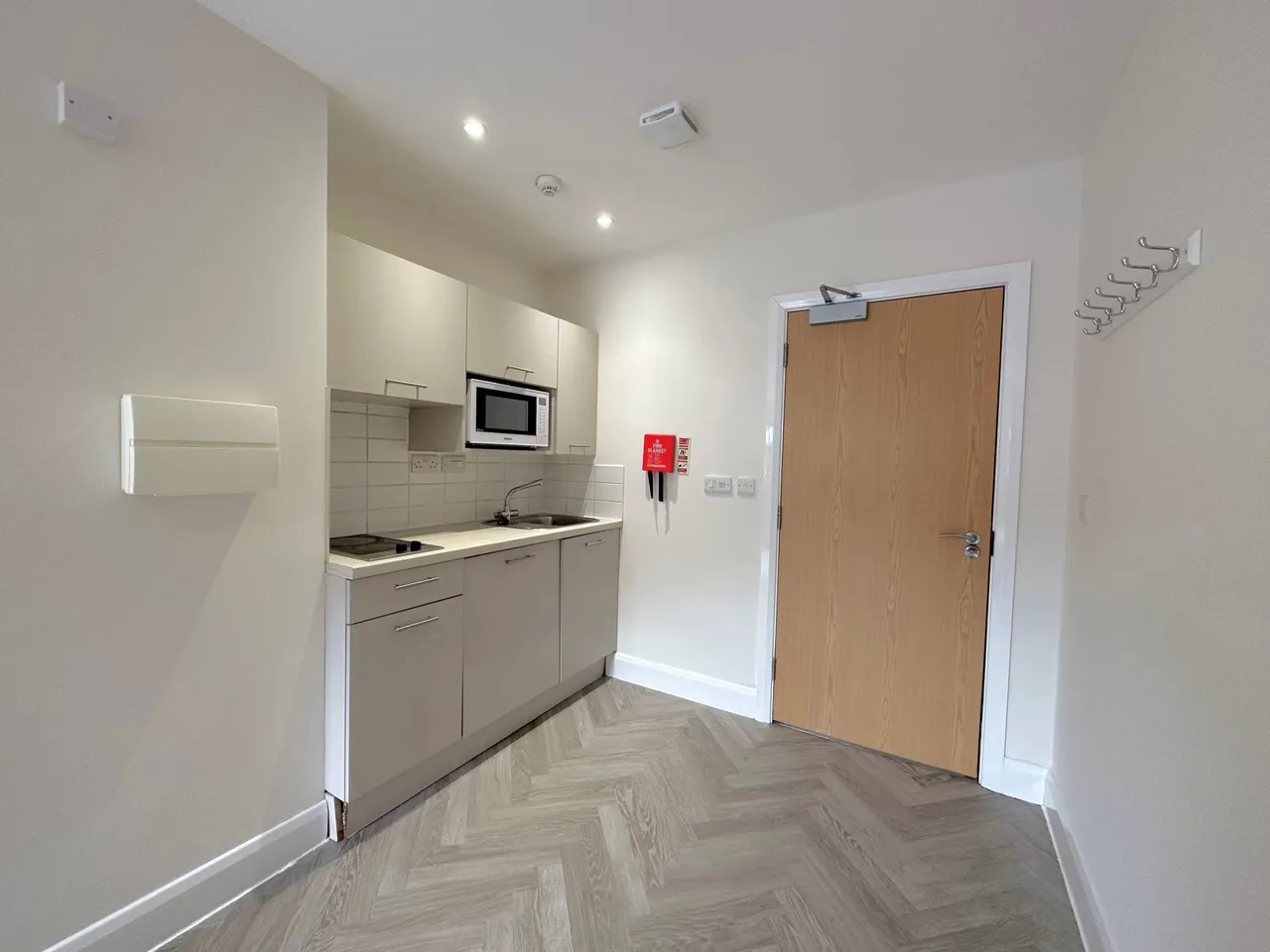 Room 16, Waterside House Woodley Headland, Milton Keynes, Peartree Bridge, MK6 3FE, photo 4