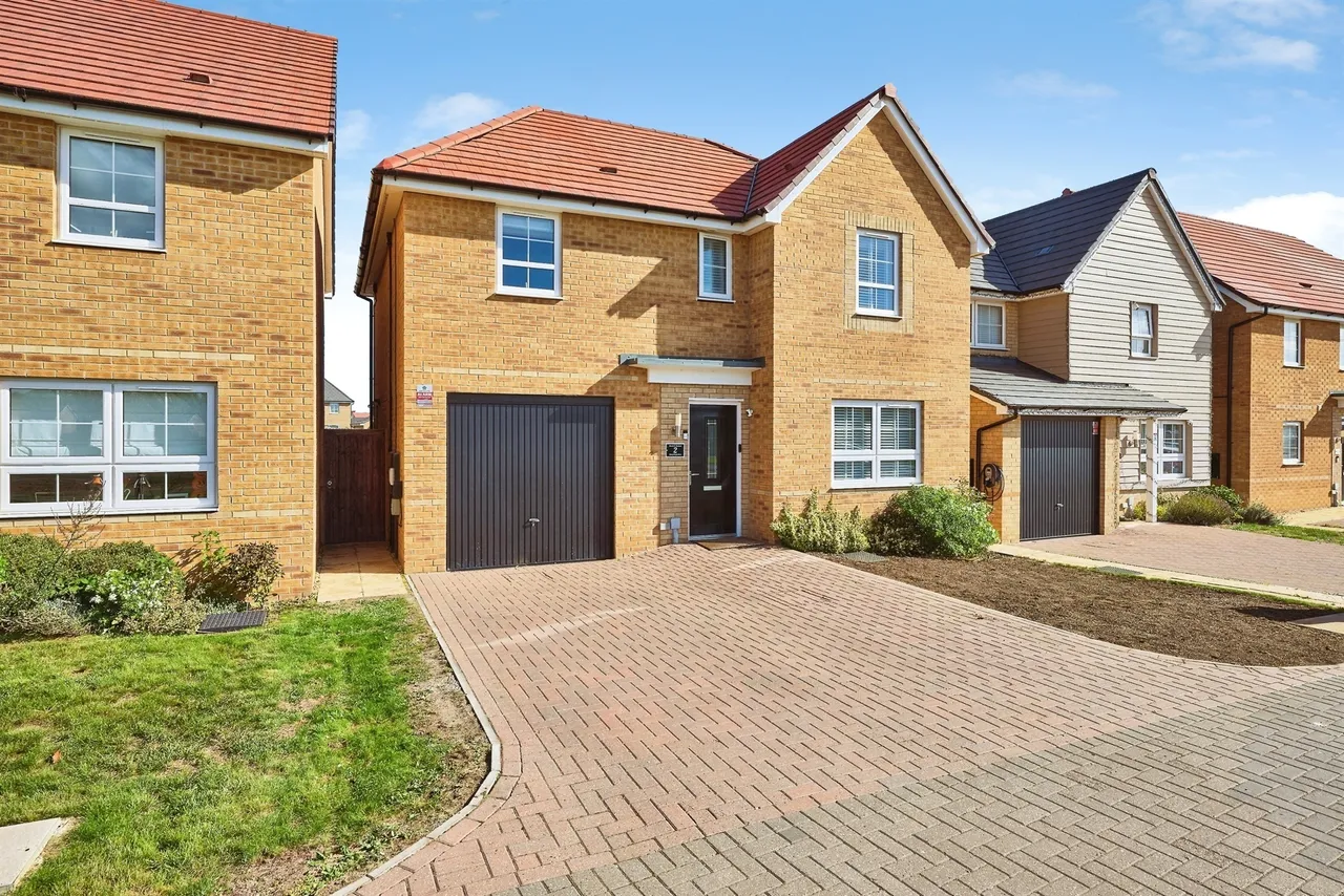 4 bed house for sale, Langsett Gardens, Hampton Water, PE7