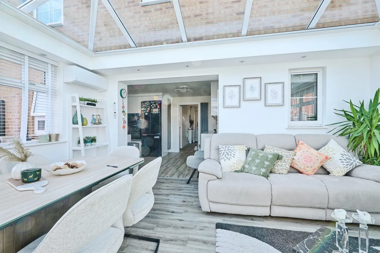 Langsett Gardens, Hampton Water, PE7, photo 8