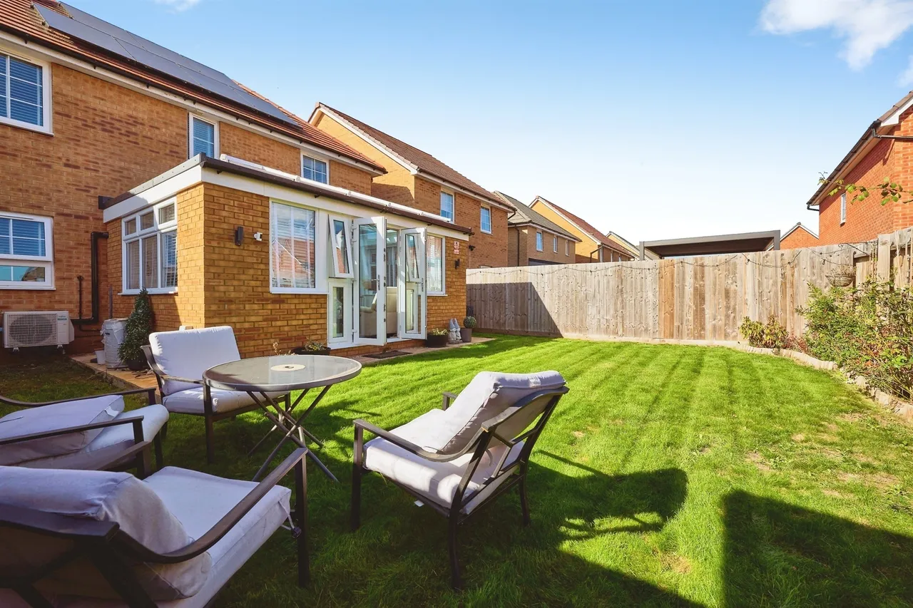 Langsett Gardens, Hampton Water, PE7, photo 15