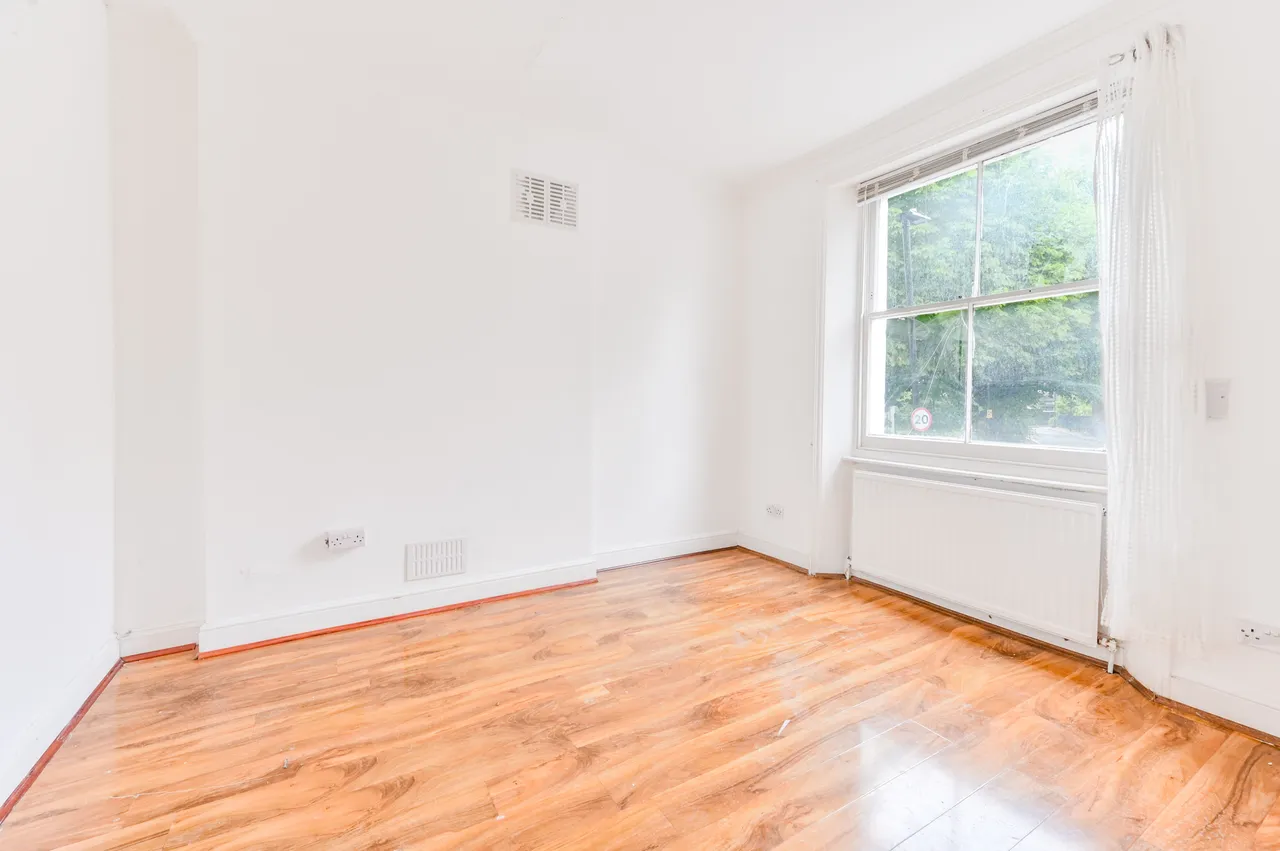 12a Springfield Lane, London, photo 4