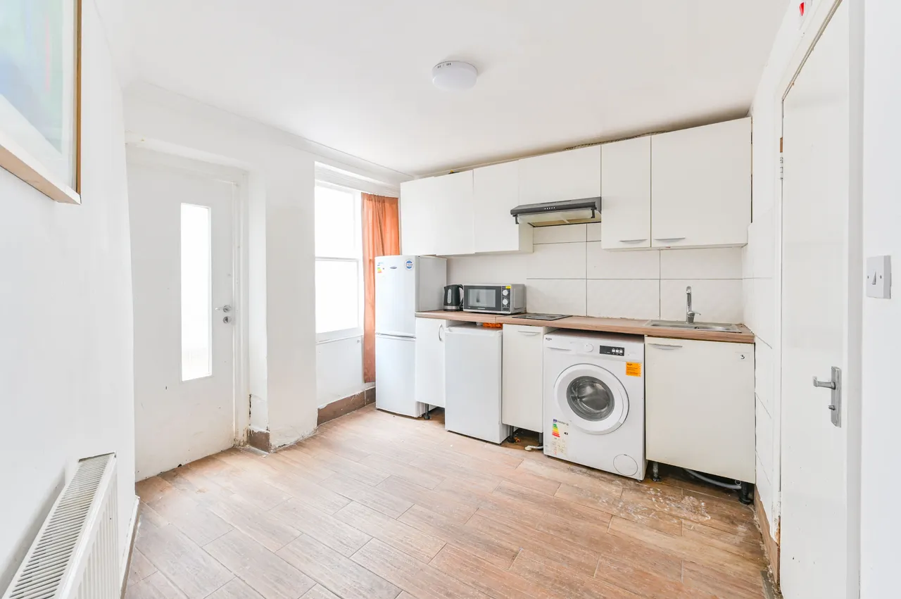 12a Springfield Lane, London, photo 3