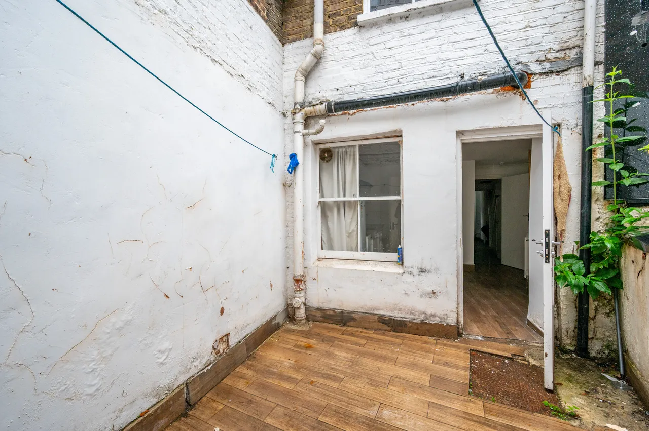 12a Springfield Lane, London, photo 9