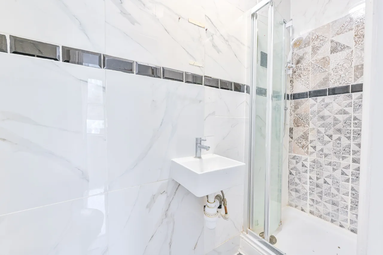 12a Springfield Lane, London, photo 5