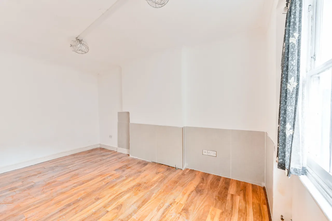 12a Springfield Lane, London, photo 8