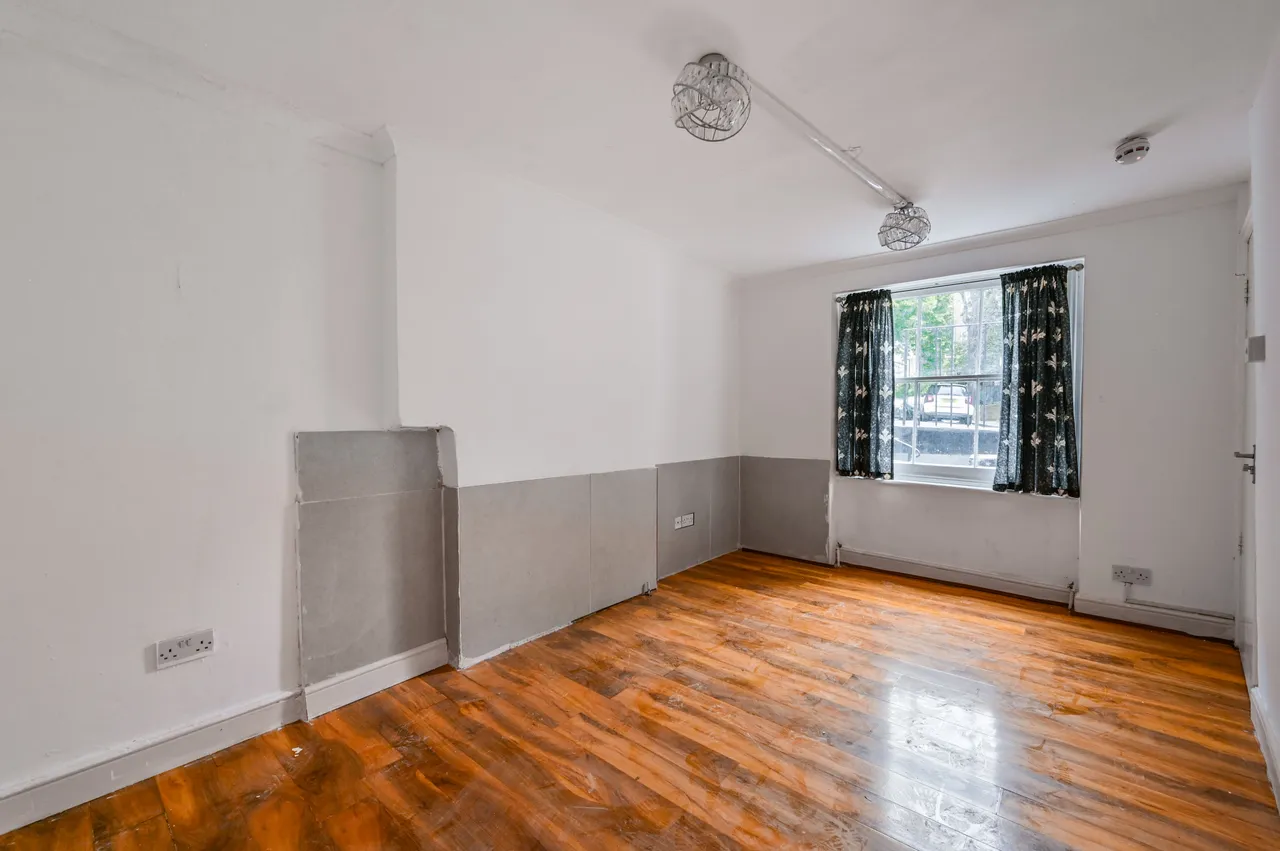12a Springfield Lane, London, photo 2