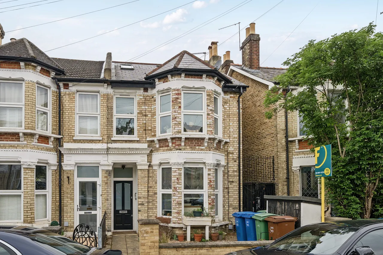 2 bed flat to rent, London, SE15