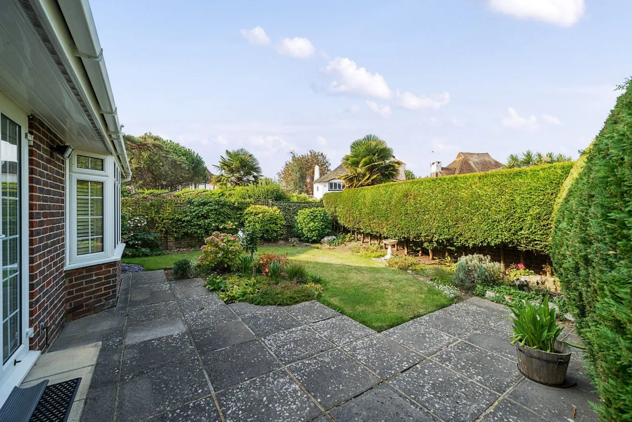 Tithe Barn Court, Aldwick Bay, West Sussex, PO21 4EZ, photo 12