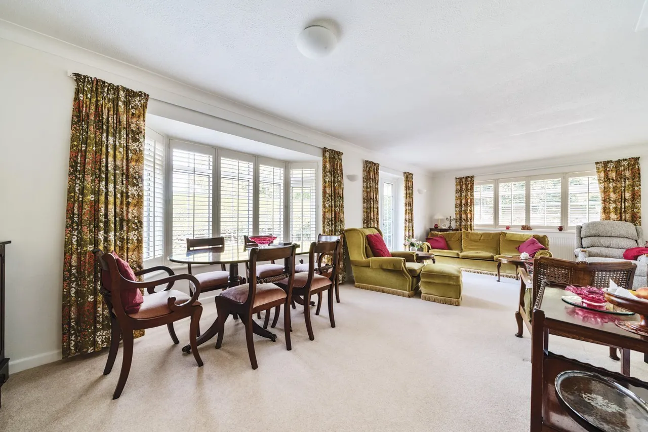 Tithe Barn Court, Aldwick Bay, West Sussex, PO21 4EZ, photo 2
