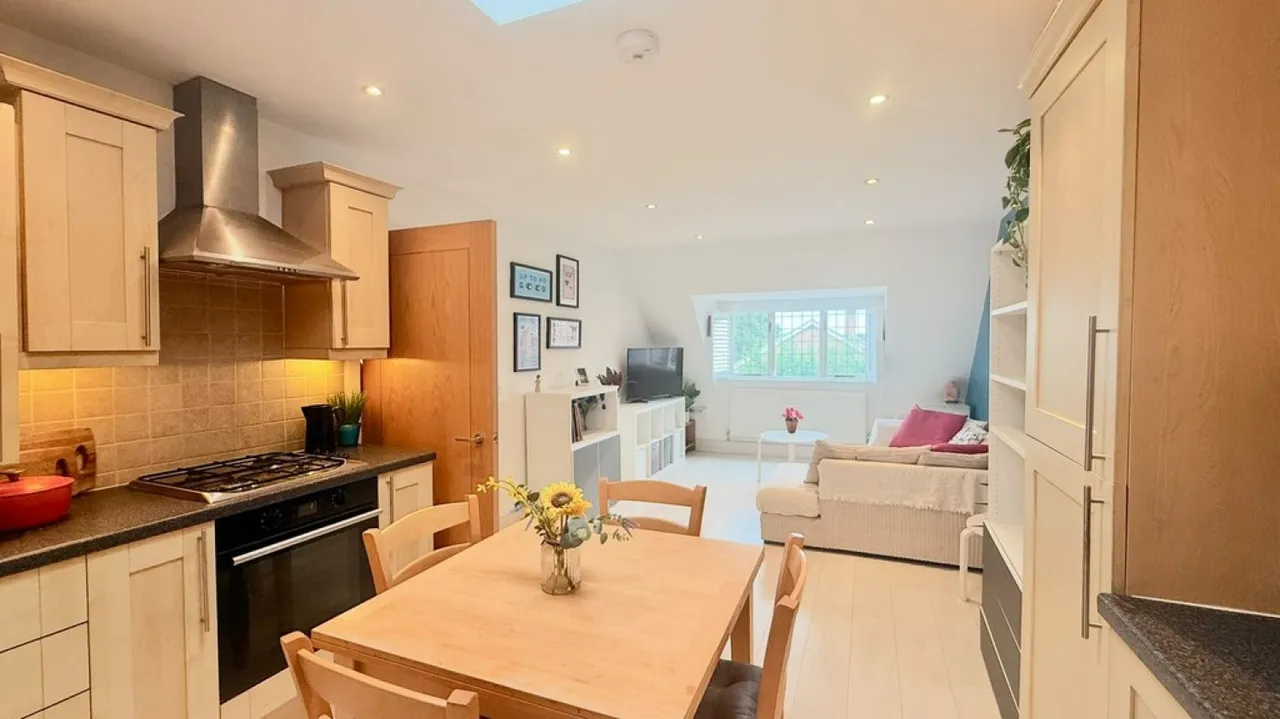 Rookwood Place, RH1, photo 5