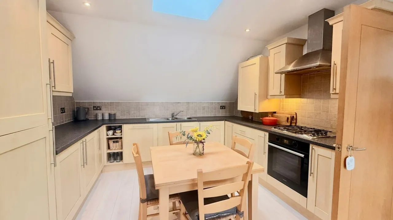 Rookwood Place, RH1, photo 4
