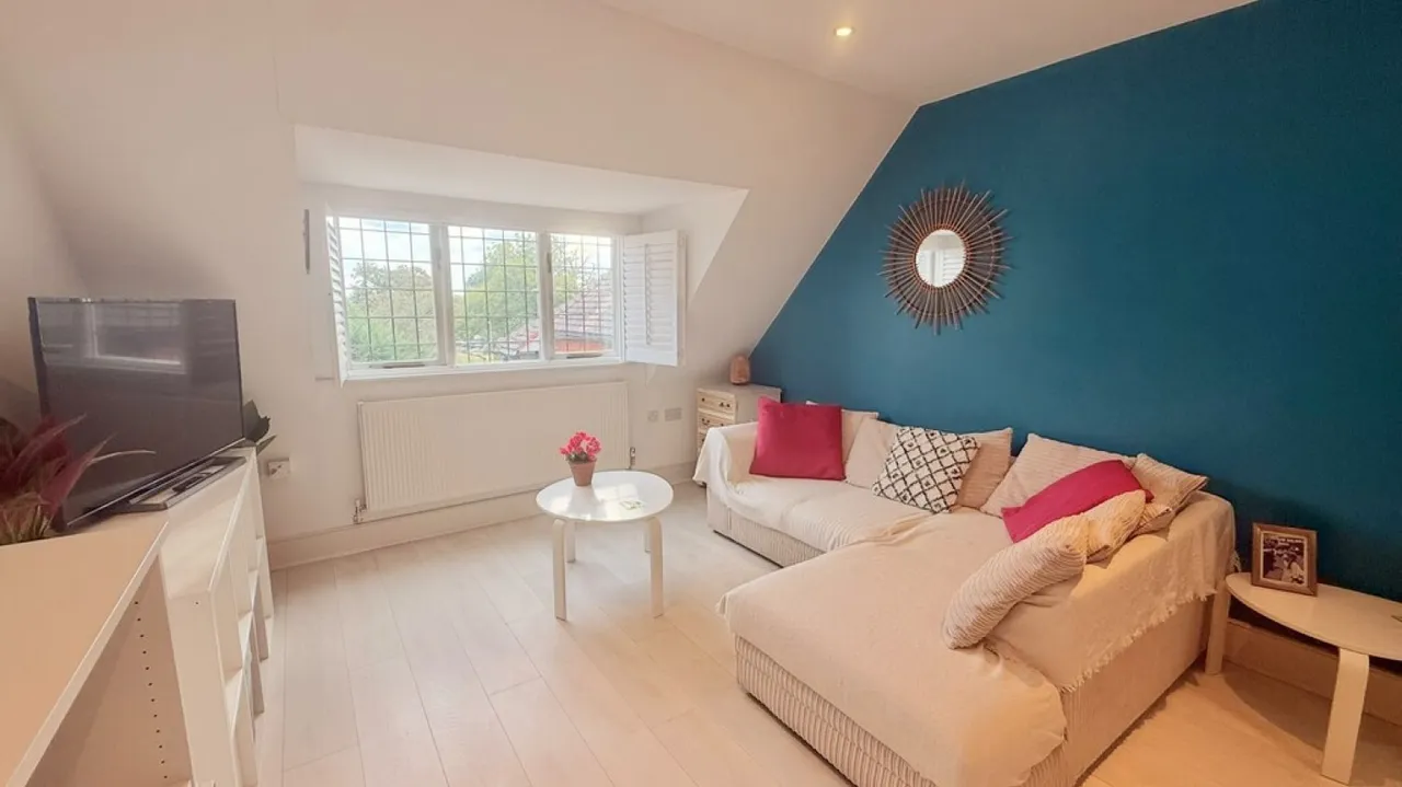 Rookwood Place, RH1, photo 3