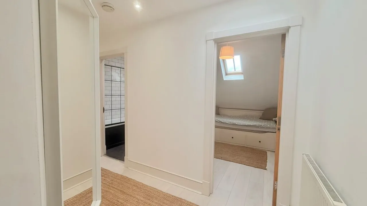 Rookwood Place, RH1, photo 9