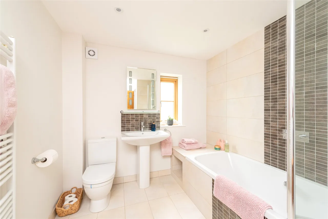 Back Street, Thornborough, MK18, photo 31