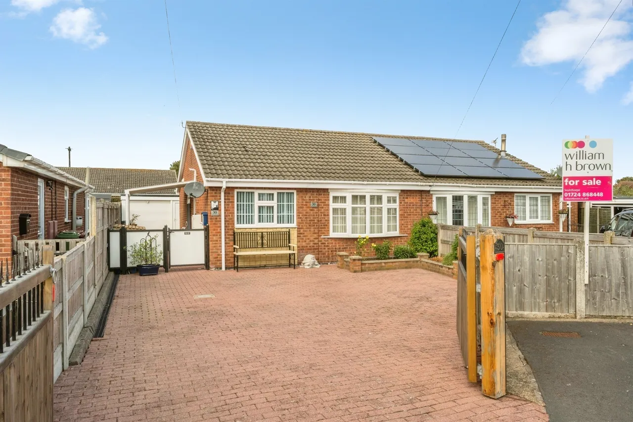 2 bed house for sale, The Meadows, Burringham, DN17