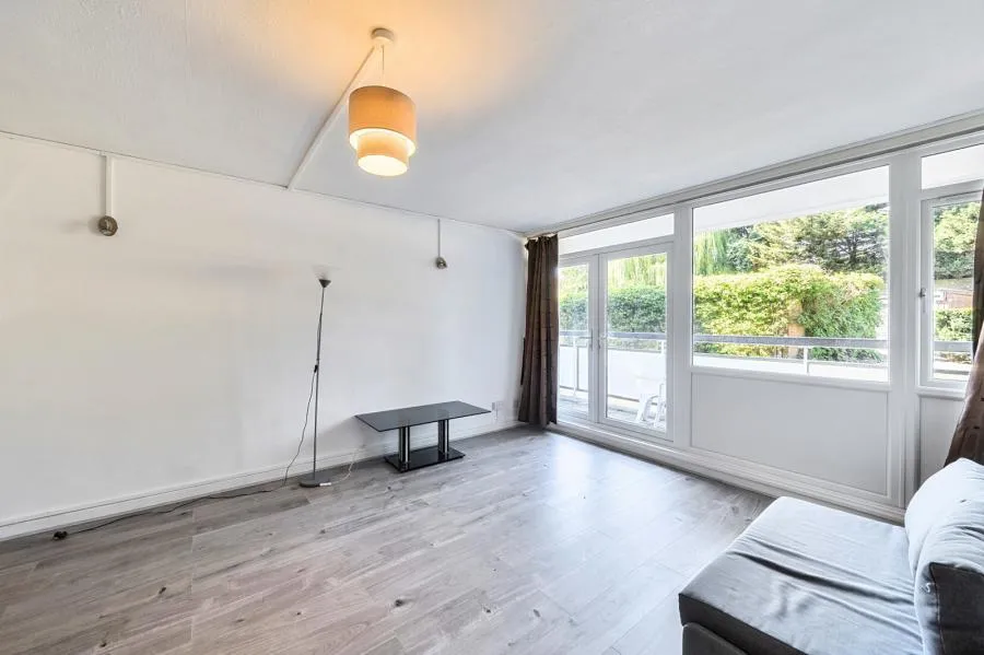Regents Park Road, London, N3, photo 11