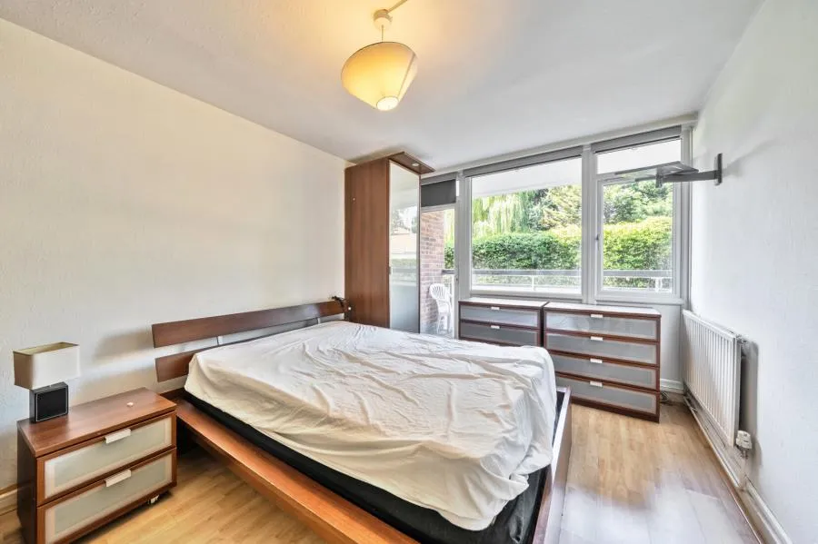 Regents Park Road, London, N3, photo 18