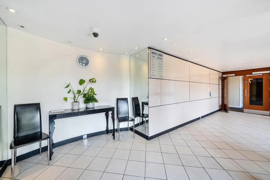 Regents Park Road, London, N3, photo 17