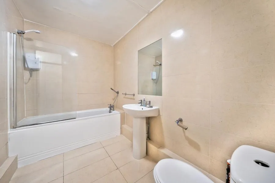 Regents Park Road, London, N3, photo 19