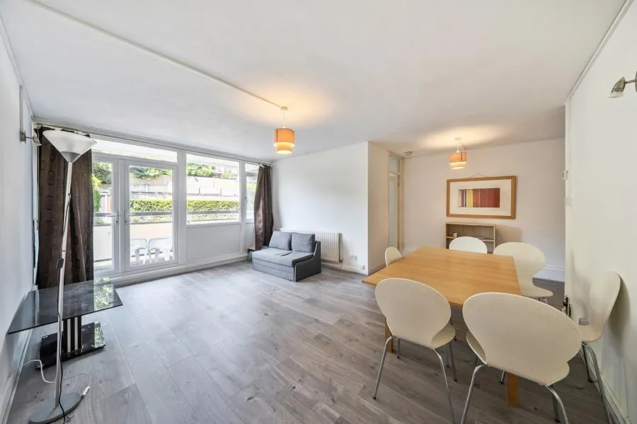 Regents Park Road, London, N3, photo 20