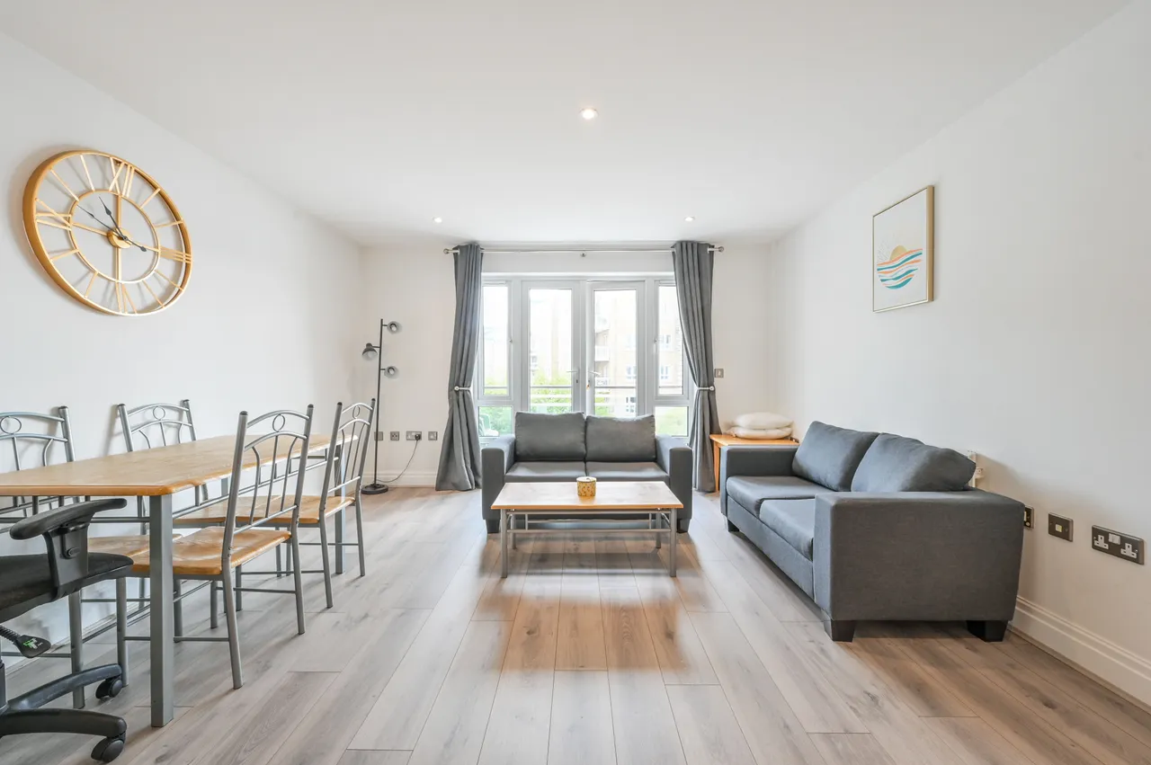 2 bed flat for sale, London, E14
