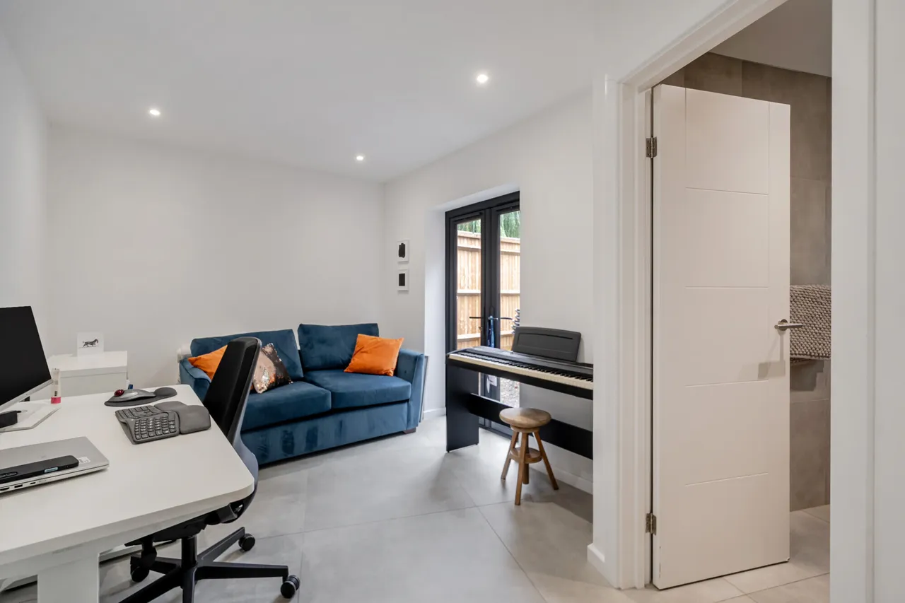 Gurnells Road, BEACONSFIELD, HP9, photo 10