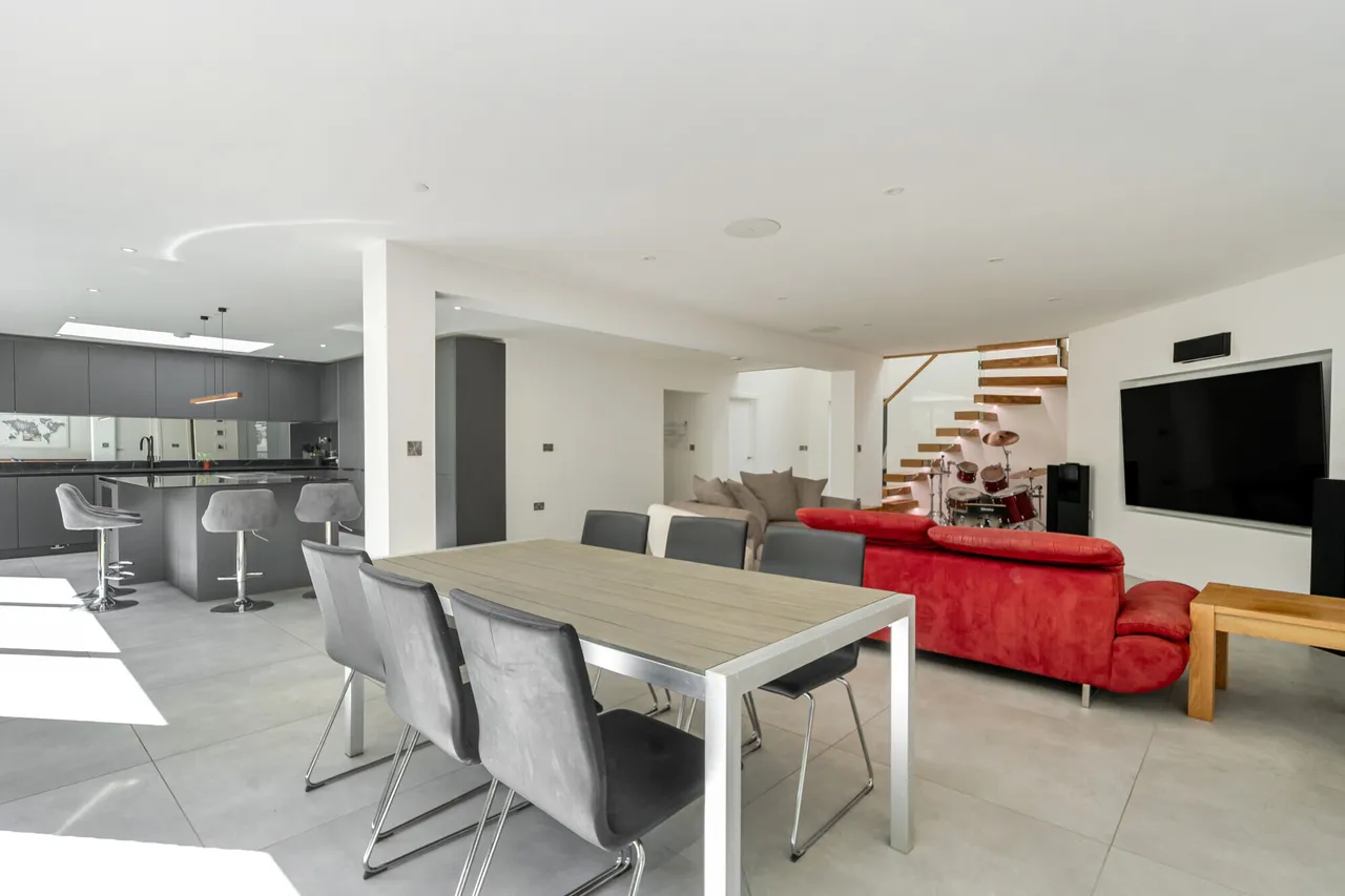 Gurnells Road, BEACONSFIELD, HP9, photo 9