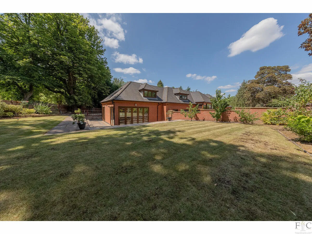 Stoughton Drive South, Leicester, LE2, photo 30