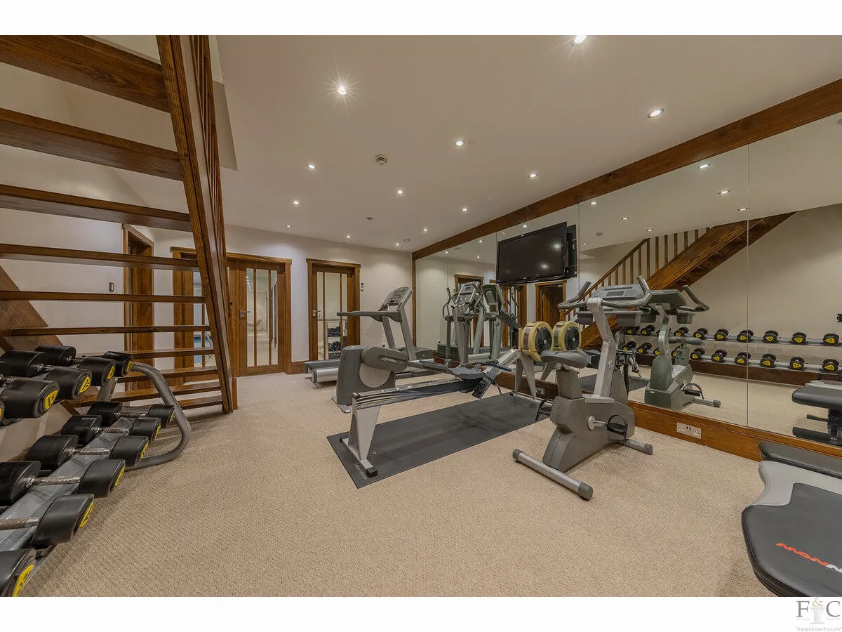 Stoughton Drive South, Leicester, LE2, photo 24