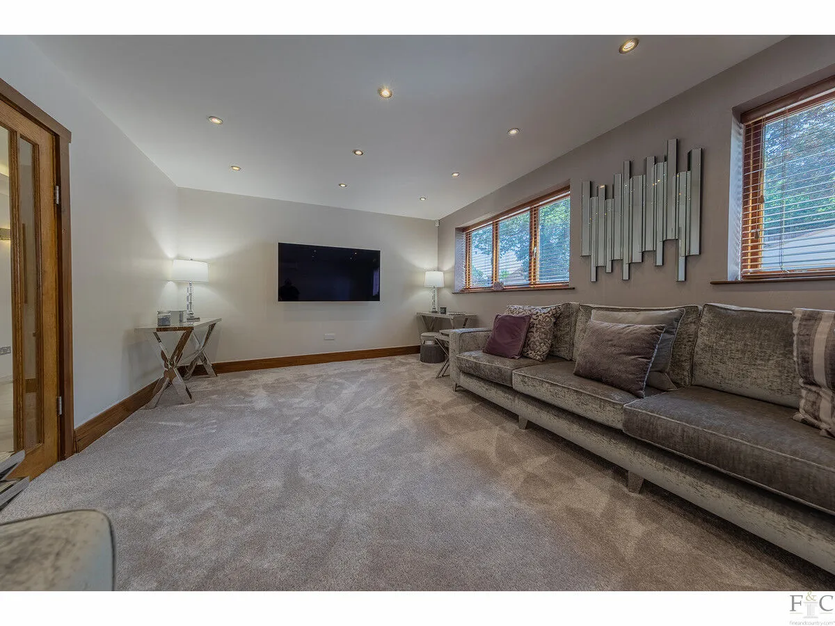 Stoughton Drive South, Leicester, LE2, photo 10