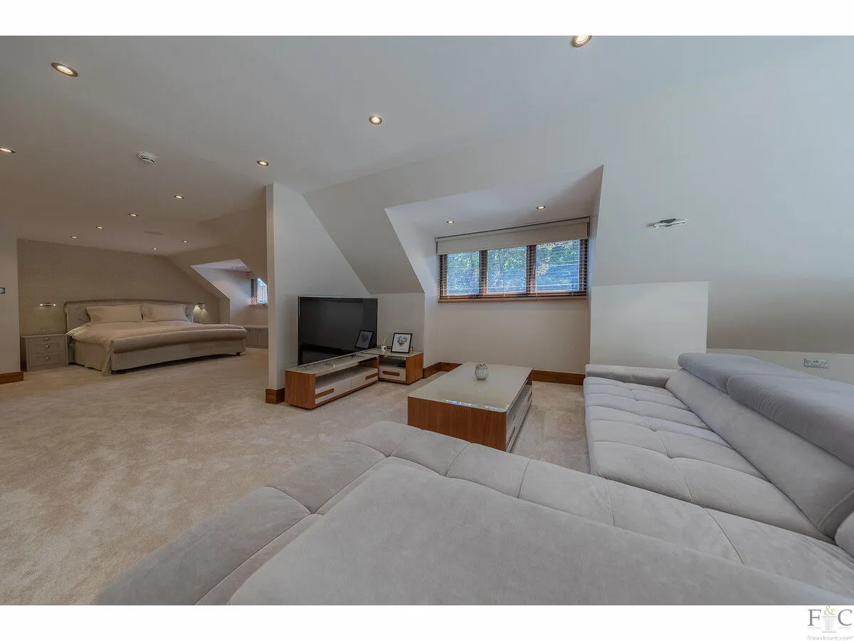 Stoughton Drive South, Leicester, LE2, photo 17