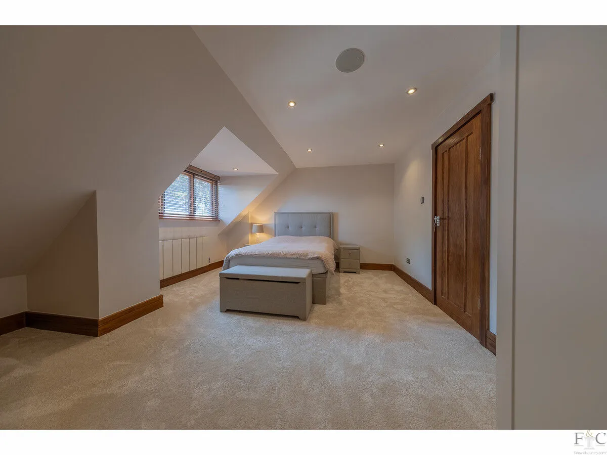 Stoughton Drive South, Leicester, LE2, photo 22