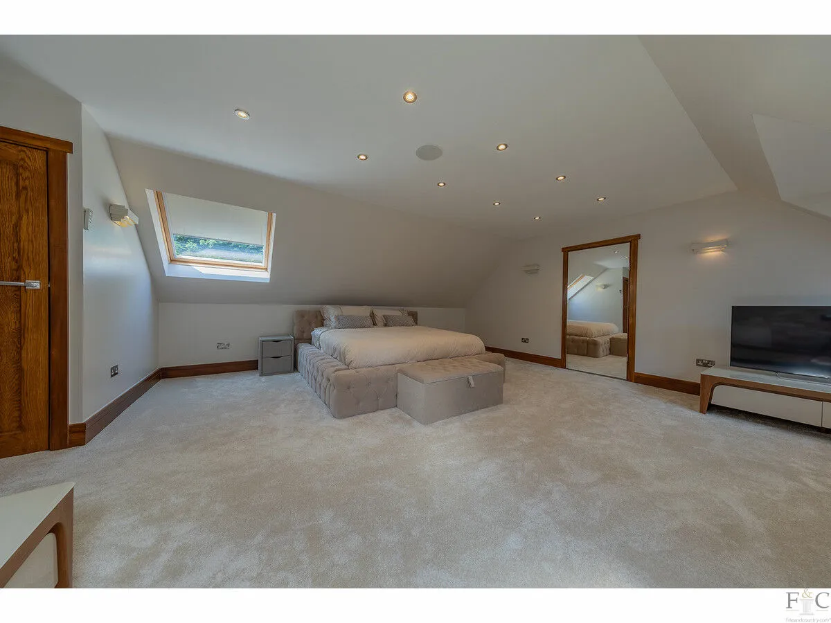 Stoughton Drive South, Leicester, LE2, photo 20