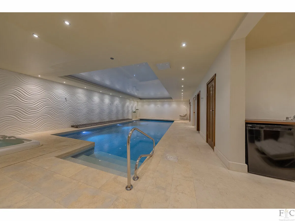 Stoughton Drive South, Leicester, LE2, photo 26