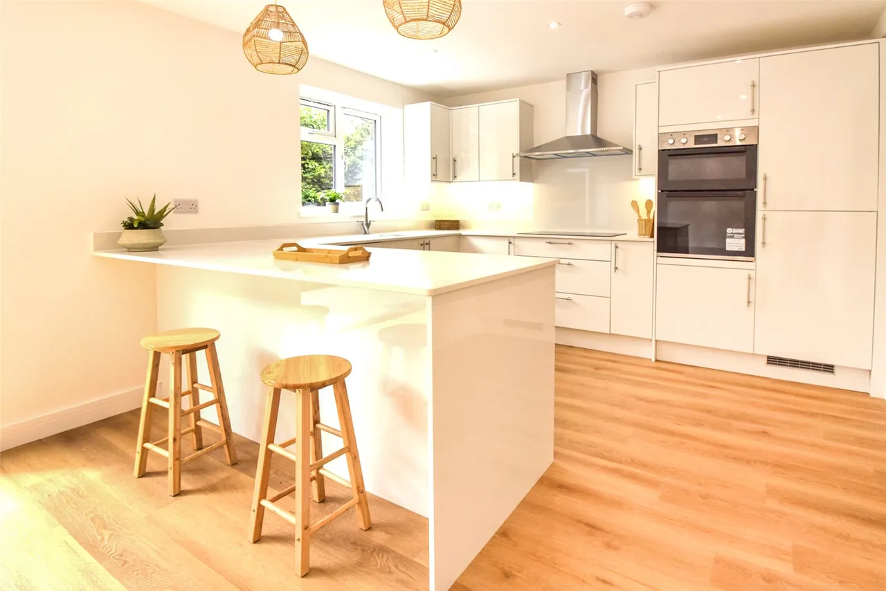 Kingsley Road, Eversley, Hampshire, RG27 0NA, photo 2