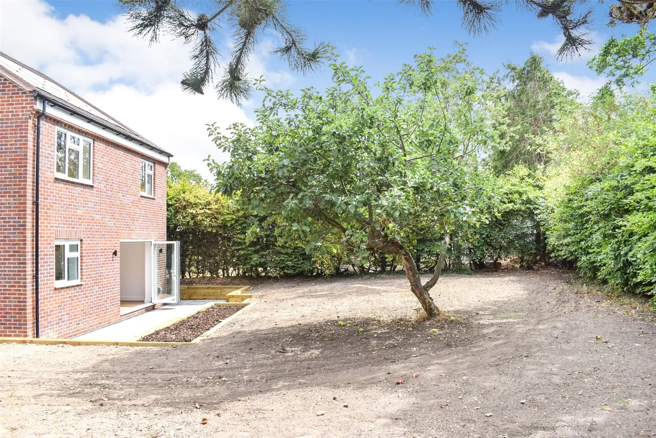 Kingsley Road, Eversley, Hampshire, RG27 0NA, photo 10
