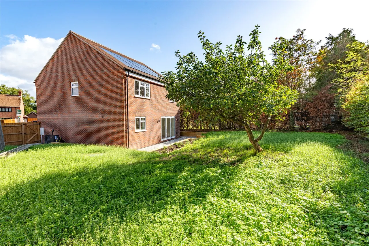 Kingsley Road, Eversley, RG27, photo 5