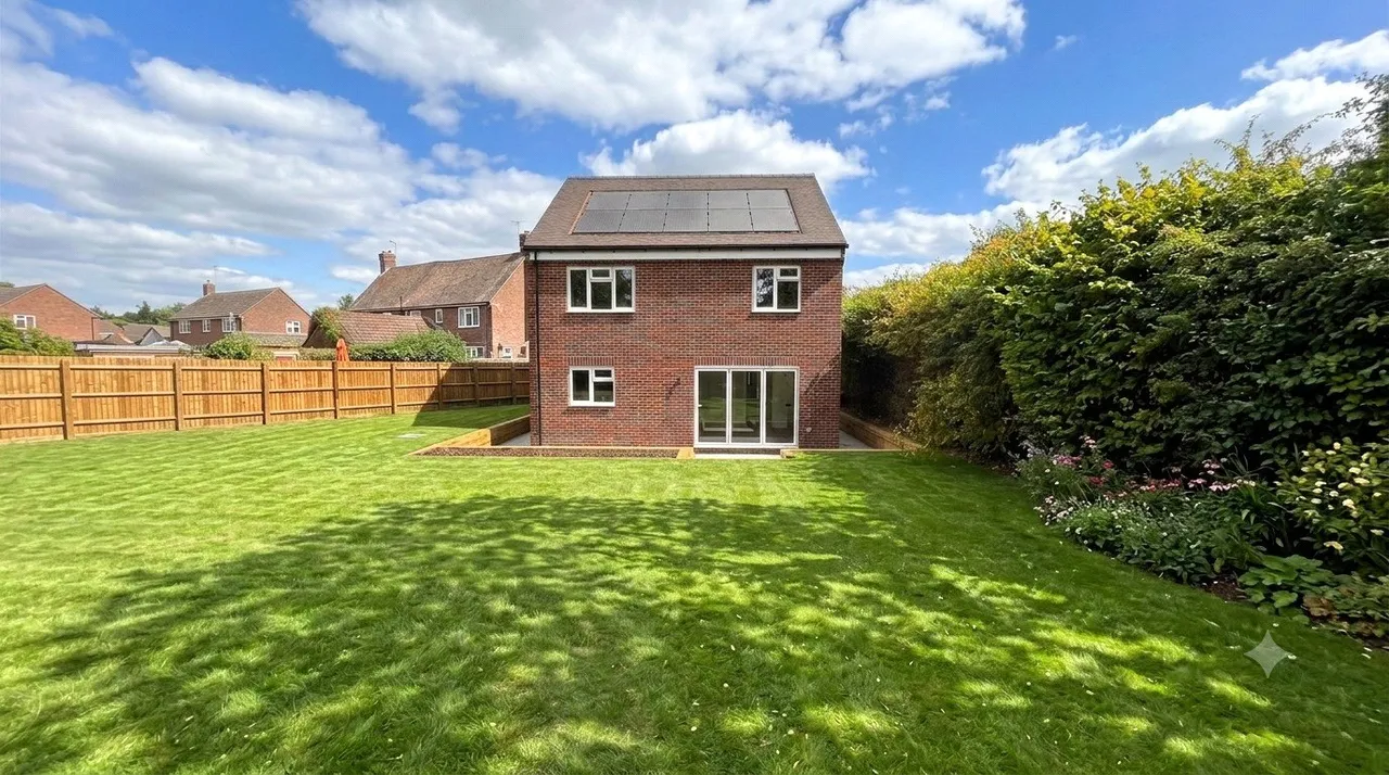 Kingsley Road, Eversley, Hampshire, RG27 0NA, photo 4