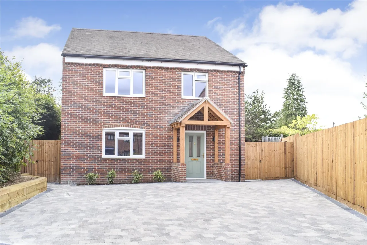 3 bed house for sale — Kingsley Road, Eversley, Hampshire, RG27 0NA