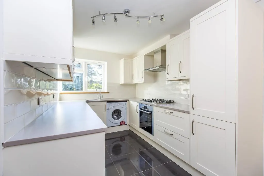 Gladeside Court, Warlingham, photo 3