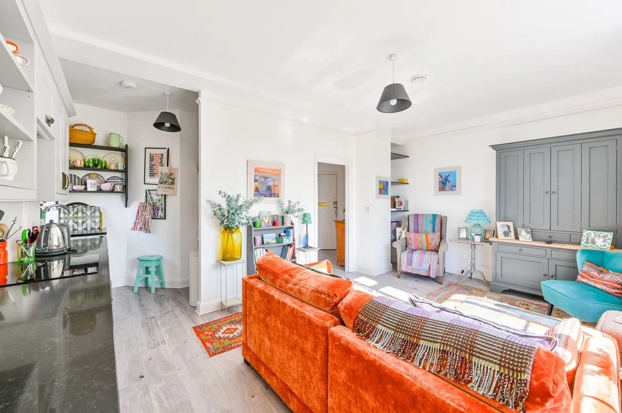 Flat 509, Endsleigh Court, Upper Woburn Place, London, photo 4
