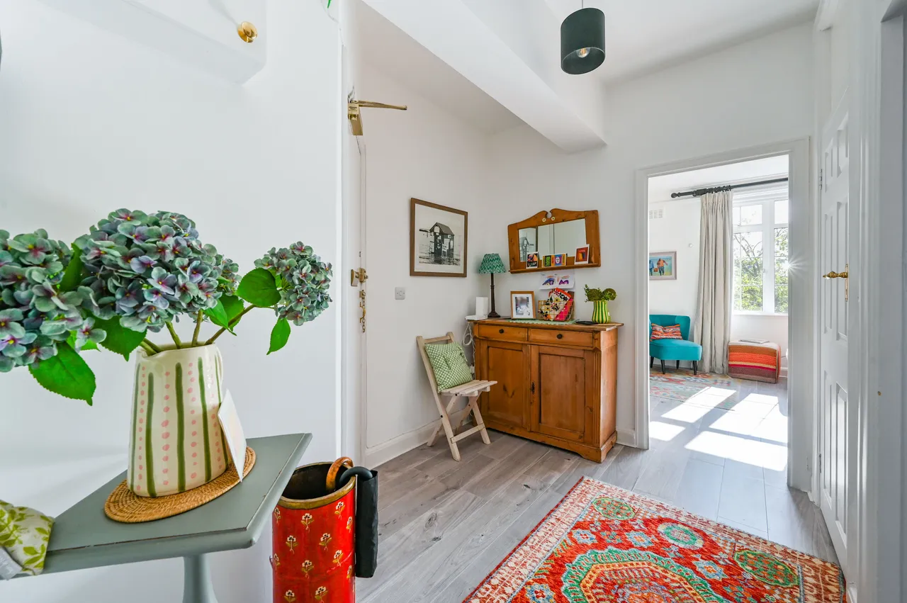 Flat 509, Endsleigh Court, Upper Woburn Place, London, photo 8